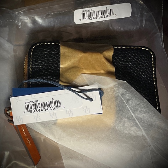 New Dooney & Bourke Large Zip Around Credit Card Wallet Case Pebble Grain Black - Picture 9 of 9